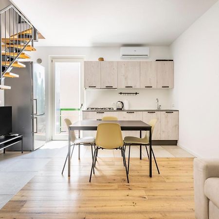 Trendy Aparment With Garage Right By The Lake Sirmione Exterior photo