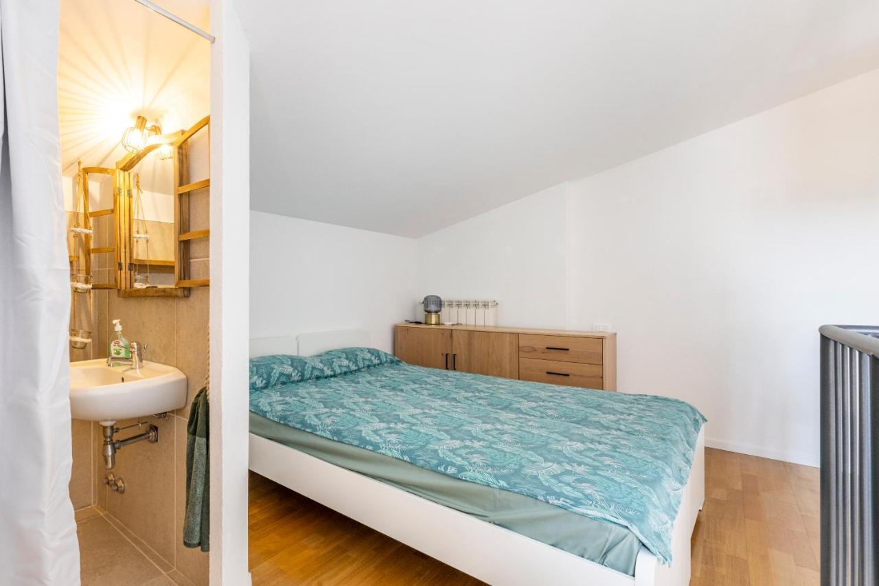 Trendy Aparment With Garage Right By The Lake Sirmione Exterior photo